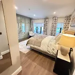 Luxury 4 Bedroom Townhouse -killarney Town Centre - Free Parking Wi-fi- 4 Star Approved * كيلارني