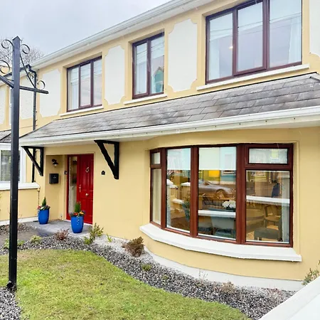 Luxury 4 Bedroom Townhouse -killarney Town Centre - Free Parking Wi-fi- 4 Star Approved Prázdninový dům