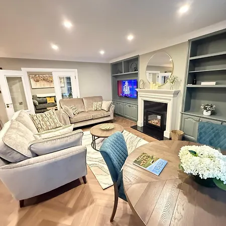 Prázdninový dům Luxury 4 Bedroom Townhouse -killarney Town Centre - Free Parking Wi-fi- 4 Star Approved *