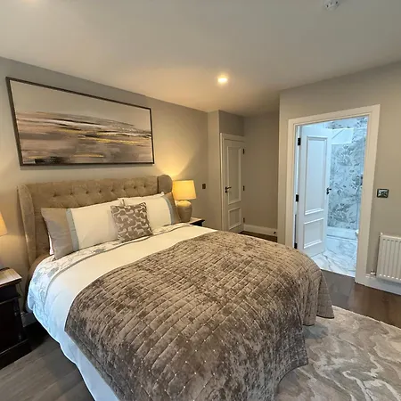 Luxury 4 Bedroom Townhouse -killarney Town Centre - Free Parking Wi-fi- 4 Star Approved Killarney