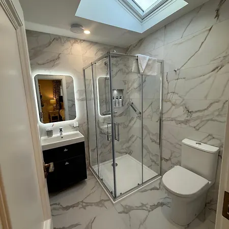 Luxury 4 Bedroom Townhouse -killarney Town Centre - Free Parking Wi-fi- 4 Star Approved Prázdninový dům