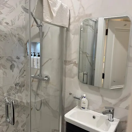 Luxury 4 Bedroom Townhouse -killarney Town Centre - Free Parking Wi-fi- 4 Star Approved Killarney