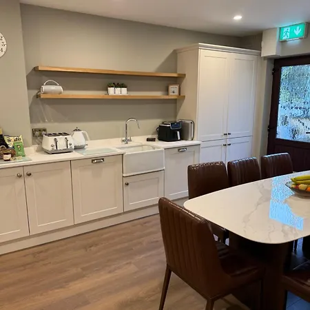 Luxury 4 Bedroom Townhouse -killarney Town Centre - Free Parking Wi-fi- 4 Star Approved Prázdninový dům *