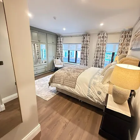 Luxury 4 Bedroom Townhouse -killarney Town Centre - Free Parking Wi-fi- 4 Star Approved * Killarney