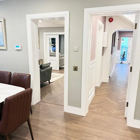 Luxury 4 Bedroom Townhouse -killarney Town Centre - Free Parking Wi-fi- 4 Star Approved Killarney