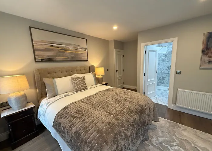 4 Fair Hill- Luxury 4 Bedroom Property -Killarney Town Centre - Free Parking Wi-Fi Killarney