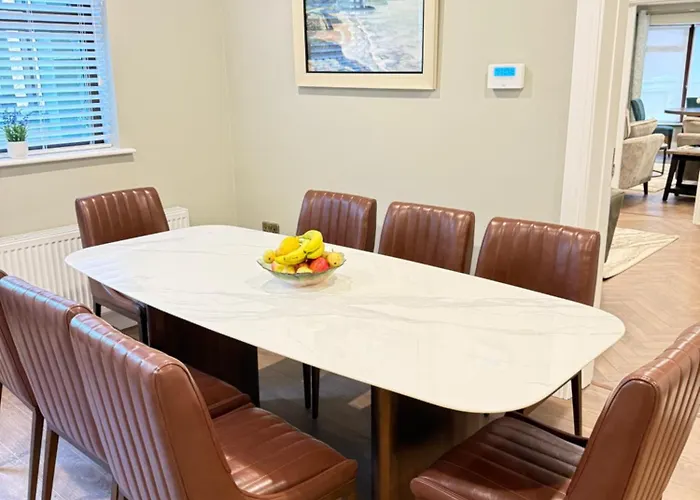 Luxury 4 Bedroom Townhouse -killarney Town Centre - Free Parking Wi-fi- 4 Star Approved *