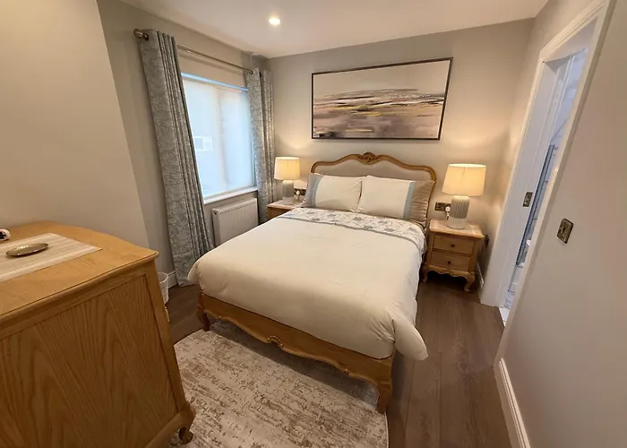 Luxury 4 Bedroom Townhouse -killarney Town Centre - Free Parking Wi-fi- 4 Star Approved *