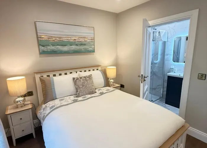 4 Fair Hill- Luxury 4 Bedroom Property -Killarney Town Centre - Free Parking Wi-Fi