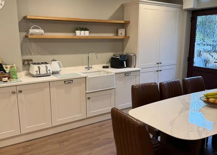 Luxury 4 Bedroom Townhouse -killarney Town Centre - Free Parking Wi-fi- 4 Star Approved Holiday home *