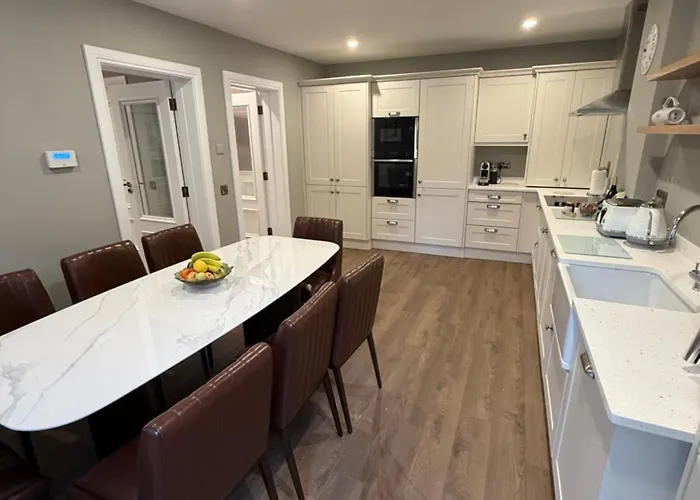 Luxury 4 Bedroom Townhouse -killarney Town Centre - Free Parking Wi-fi- 4 Star Approved * Killarney