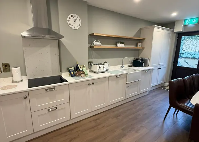 4 Fair Hill- Luxury 4 Bedroom Property -Killarney Town Centre - Free Parking Wi-Fi Holiday home *