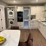 Luxury 4 Bedroom Townhouse -killarney Town Centre - Free Parking Wi-fi- 4 Star Approved *